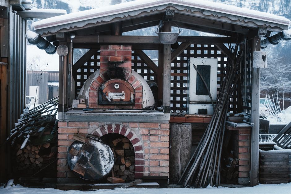 The Case for a Winter-Ready Outdoor Room: Fireplaces, Heaters, and Shelter at Altitude